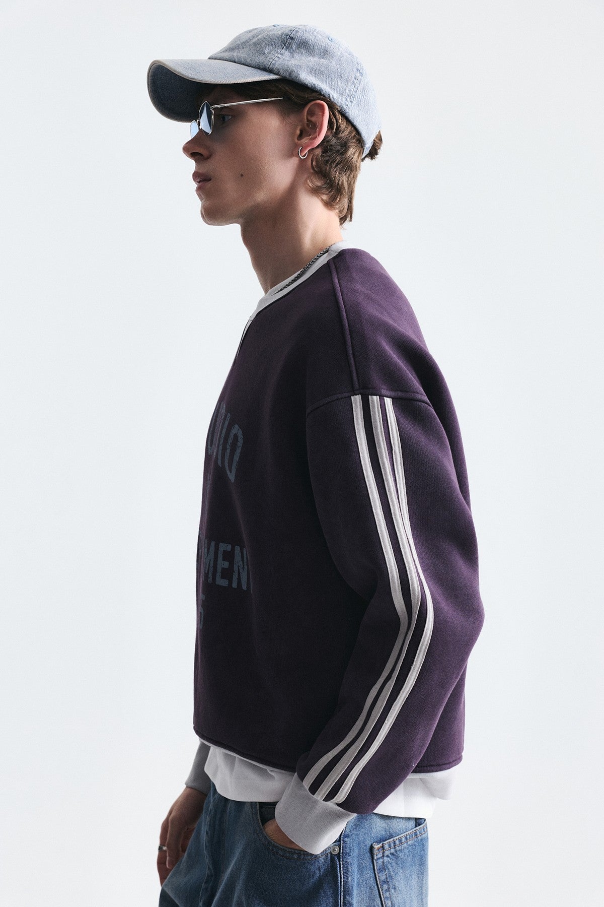 Contrast-Collar Oversized Sweatshirt