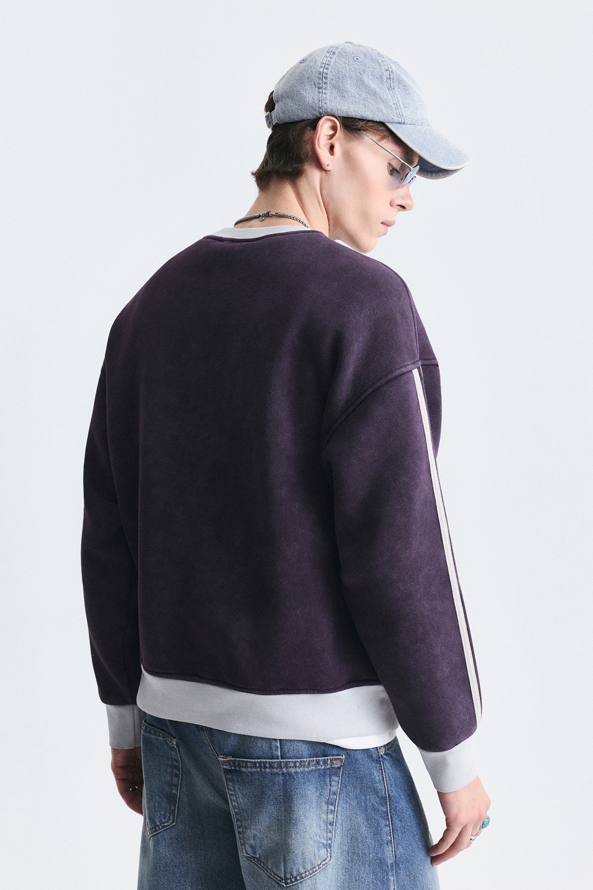 Contrast-Collar Oversized Sweatshirt