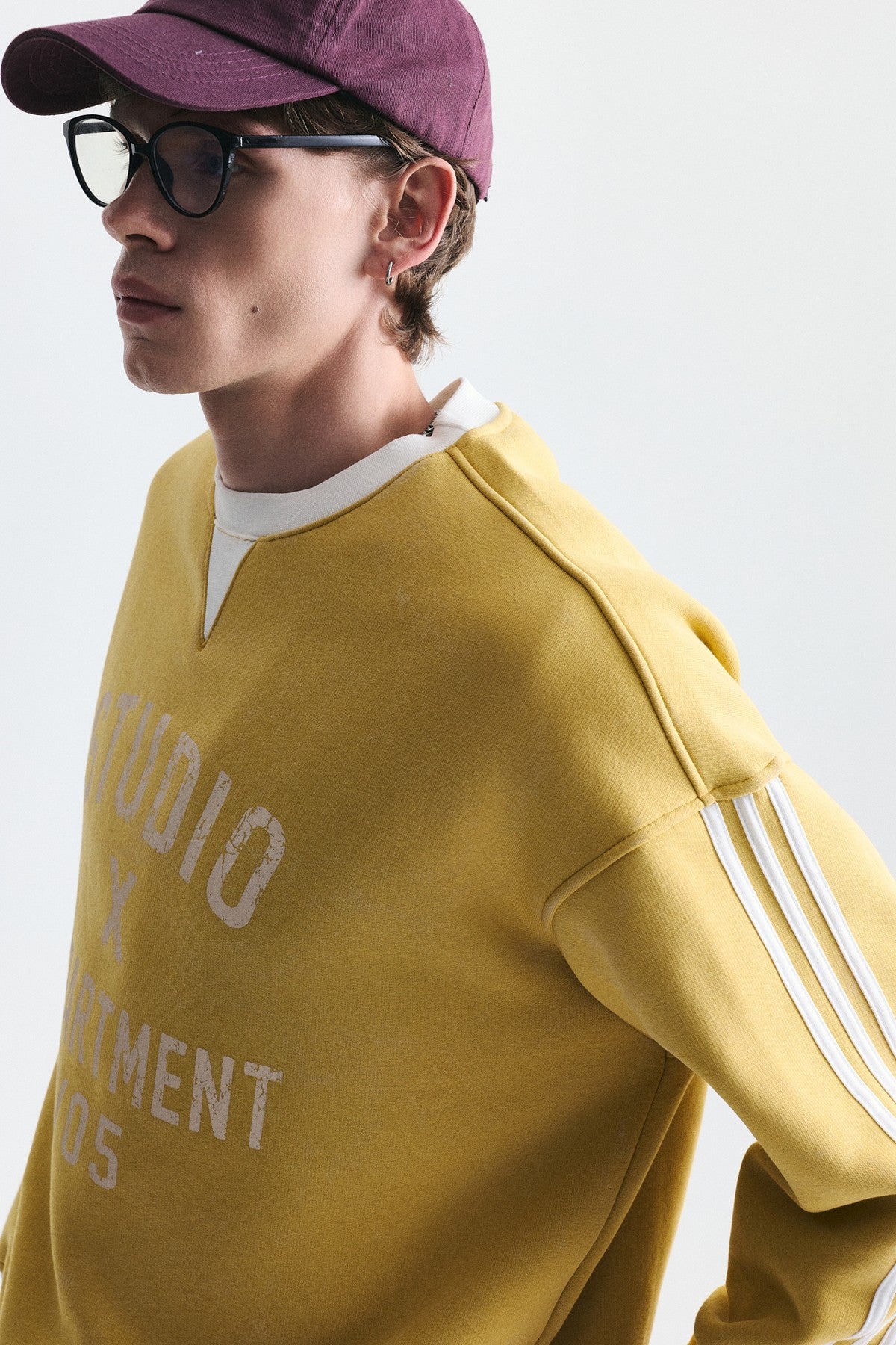 Contrast-Collar Oversized Sweatshirt
