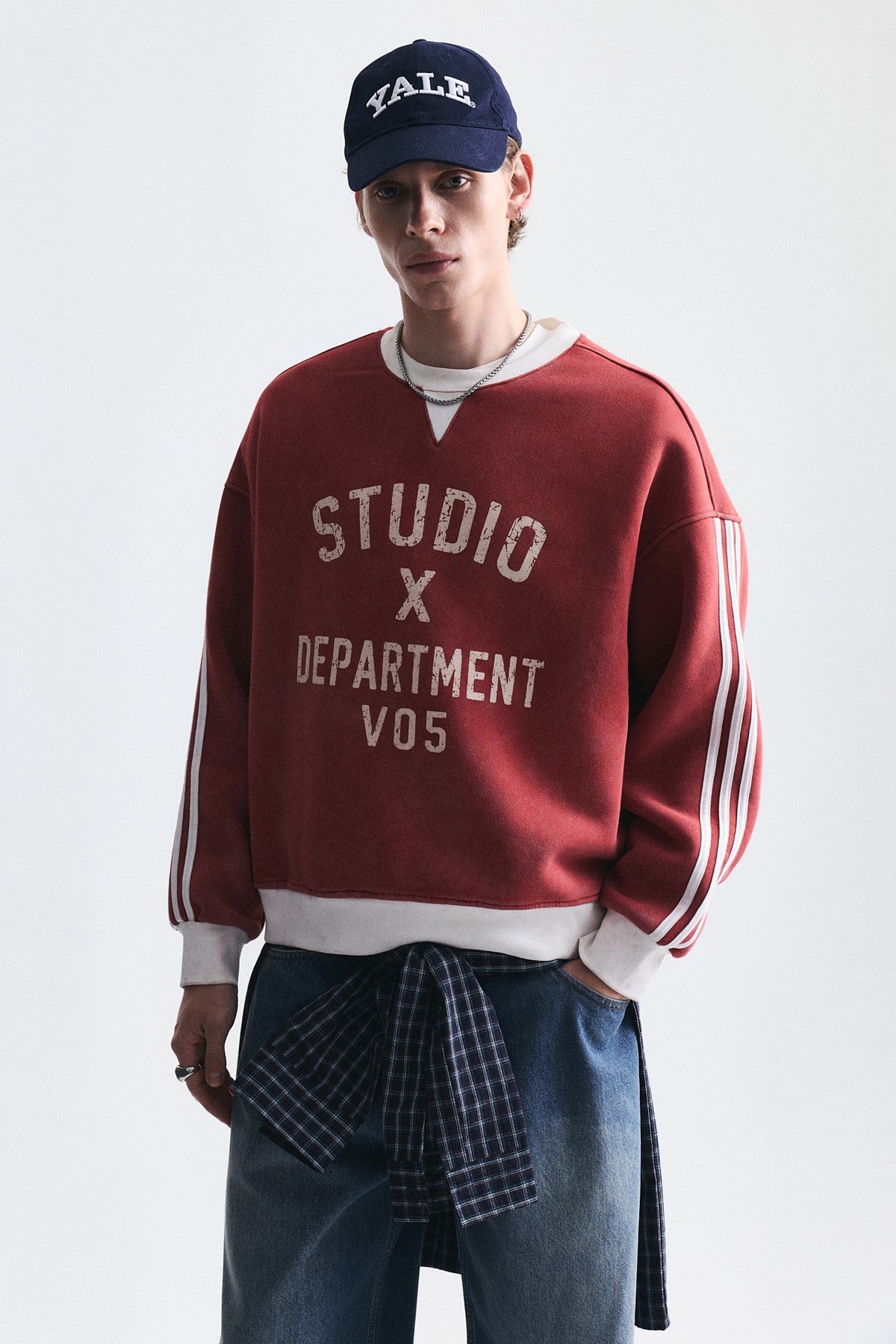 Contrast-Collar Oversized Sweatshirt