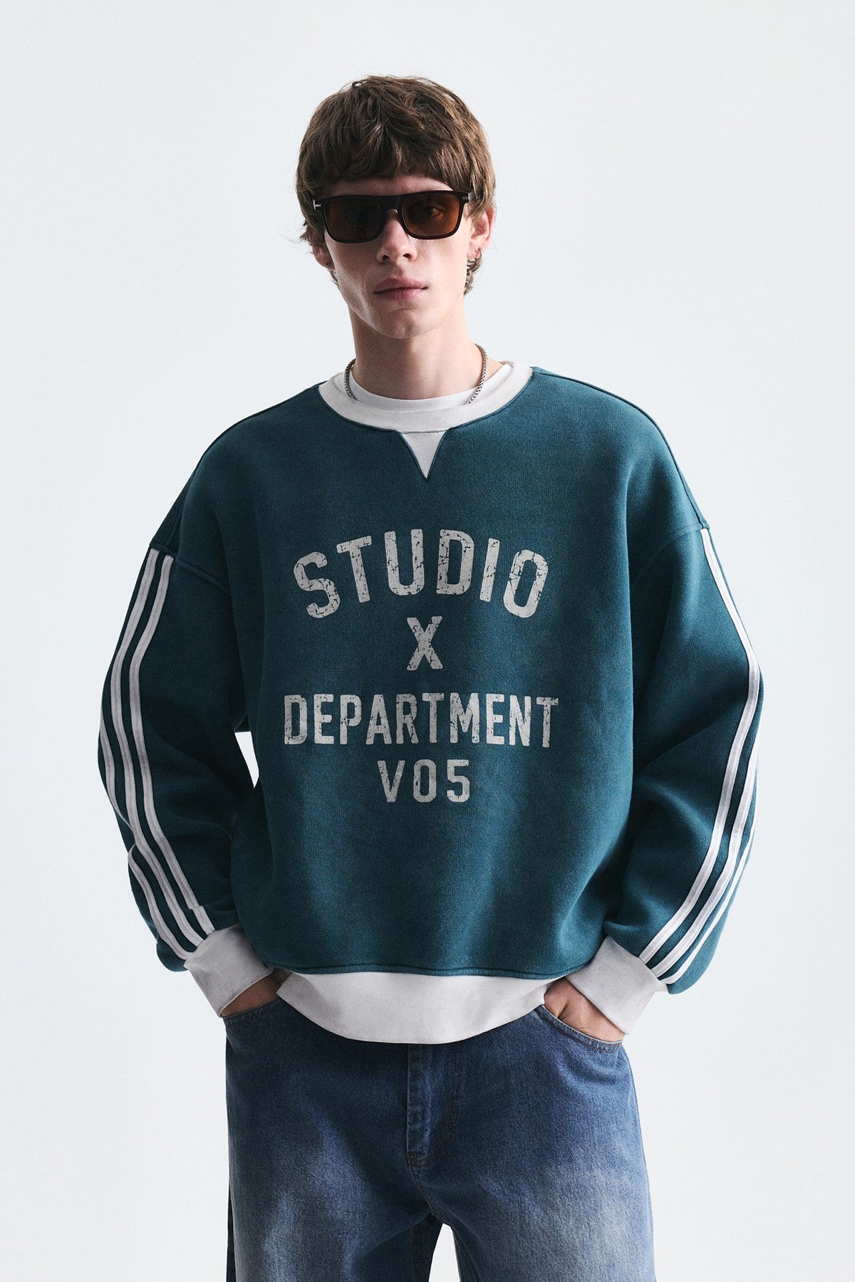 Contrast-Collar Oversized Sweatshirt