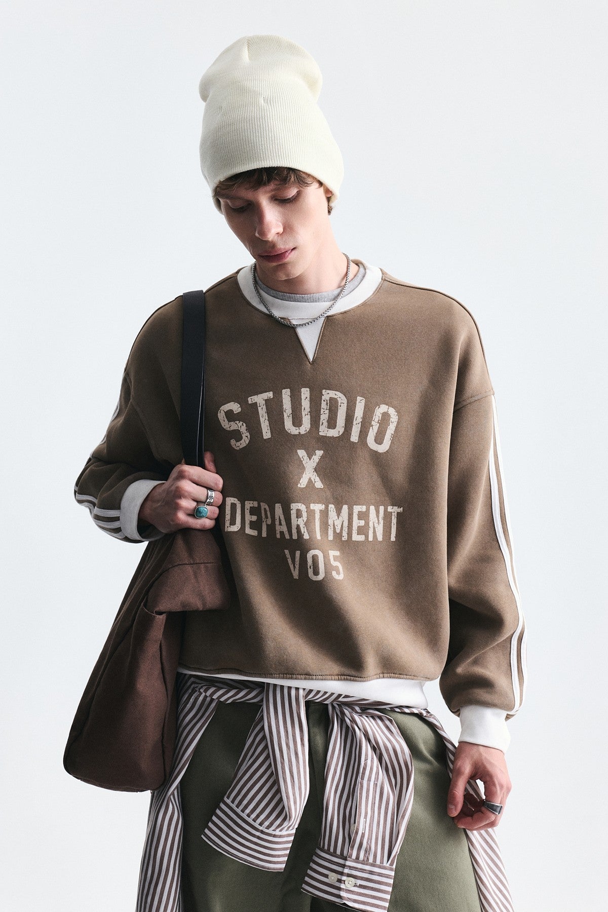 Contrast-Collar Oversized Sweatshirt