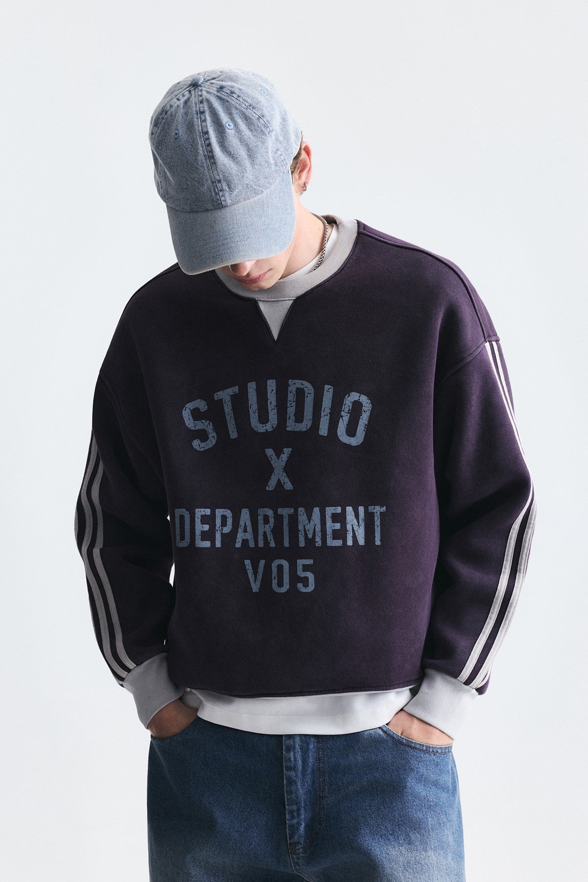 Contrast-Collar Oversized Sweatshirt
