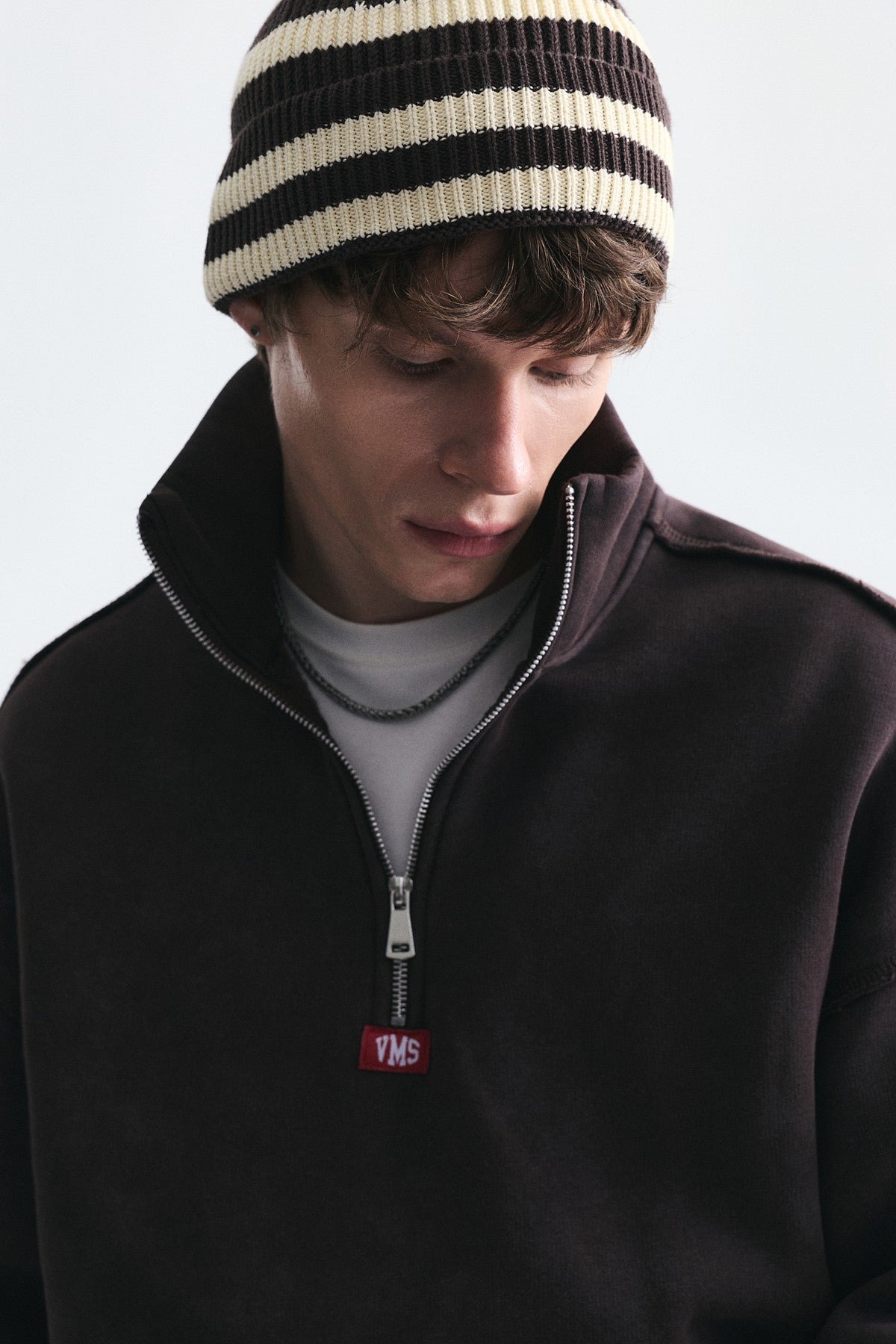 Boxy-Fit Sweatshirt with a Stand-Up Collar and Zipper