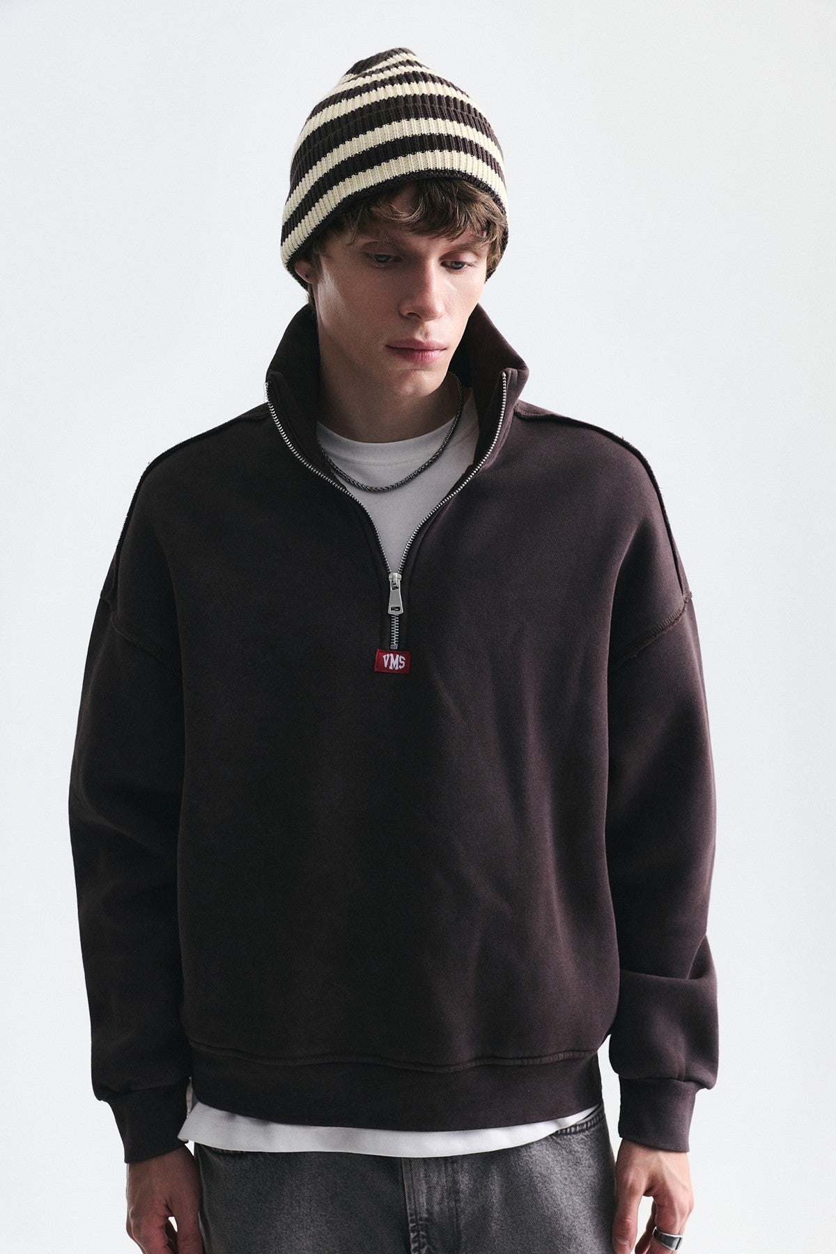 Boxy-Fit Sweatshirt with a Stand-Up Collar and Zipper