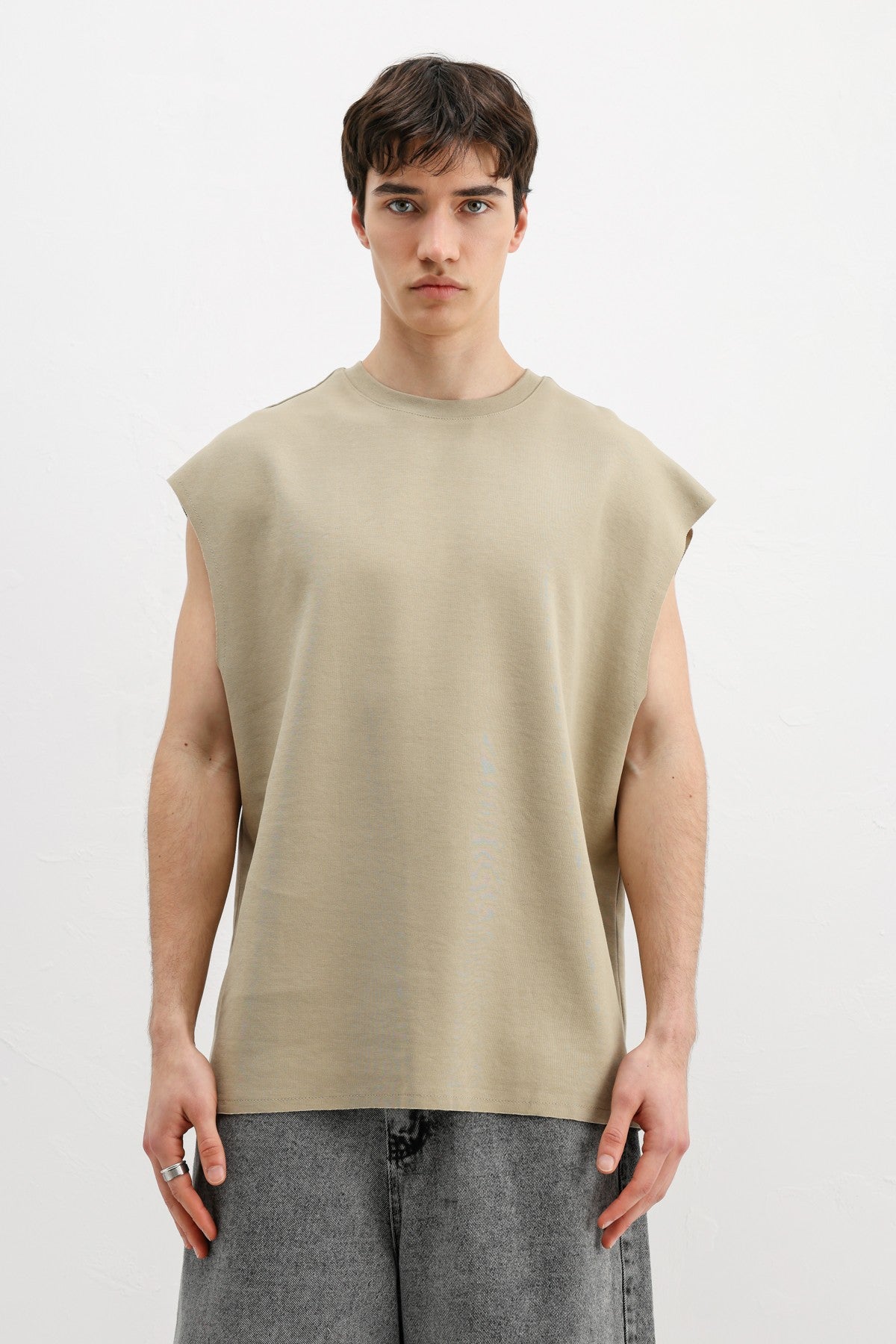 Oversized Sleeveless Basic T-Shirt