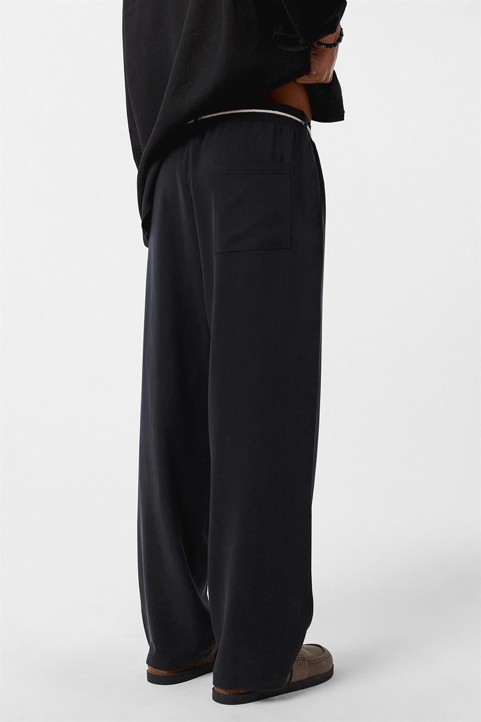 Baggy Lyocell Pants with Detailed Waistband