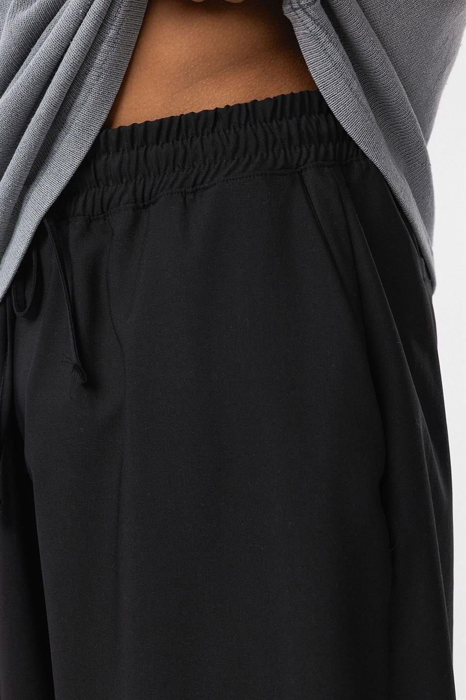 Baggy Pants with an Elastic Waistband