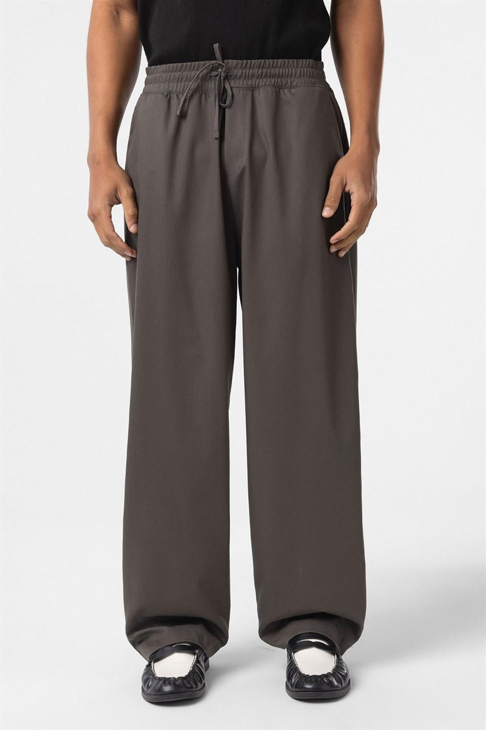 Baggy Pants with an Elastic Waistband