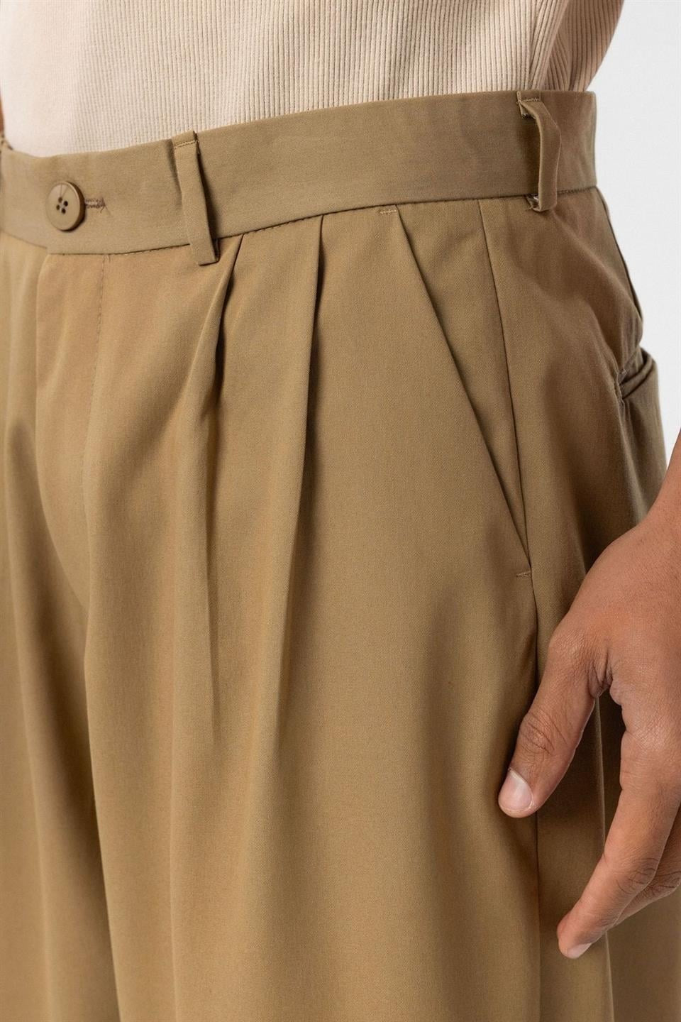 Baggy-Fit Pleated Pants