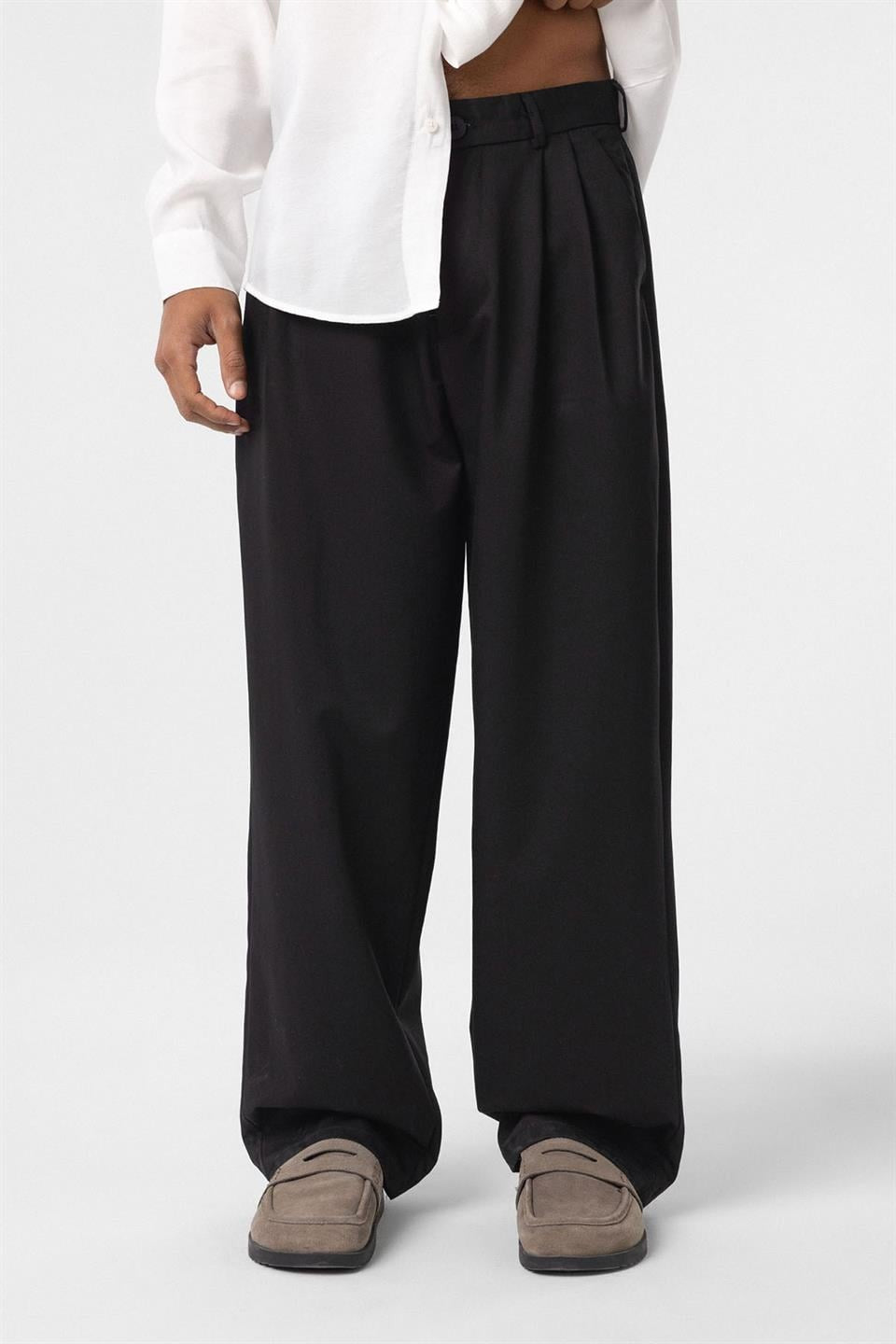 Baggy-Fit Pleated Pants