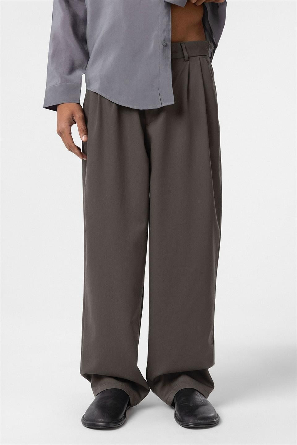Baggy-Fit Pleated Pants