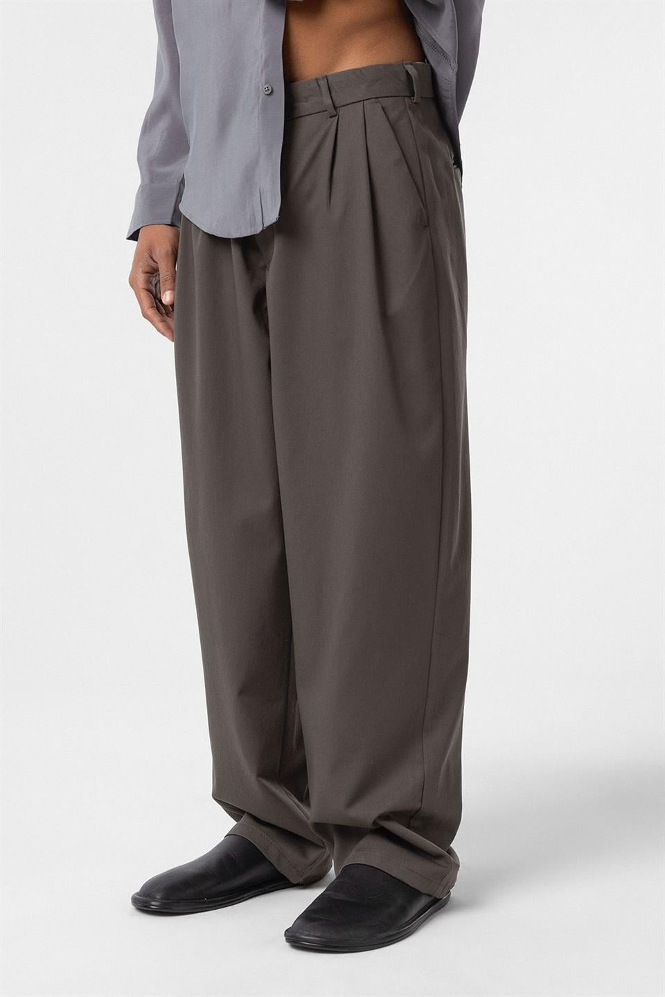 Baggy-Fit Pleated Pants