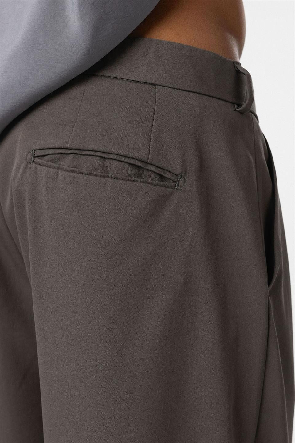 Baggy-Fit Pleated Pants