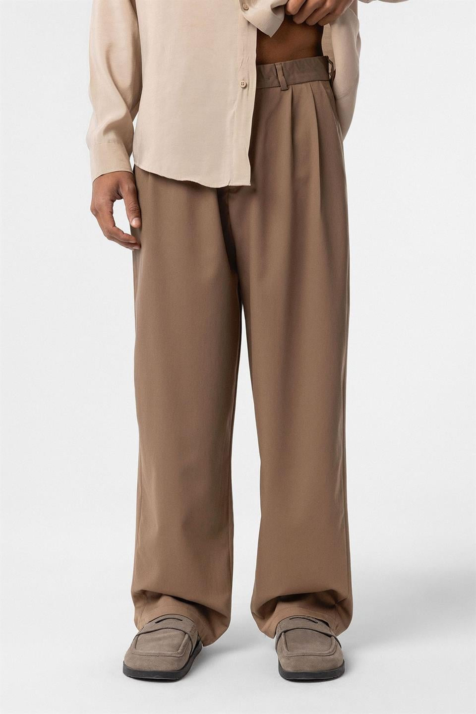Baggy-Fit Pleated Pants