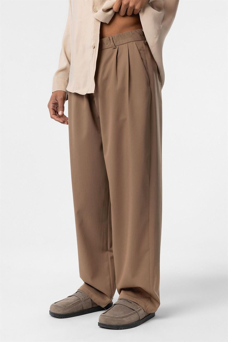 Baggy-Fit Pleated Pants