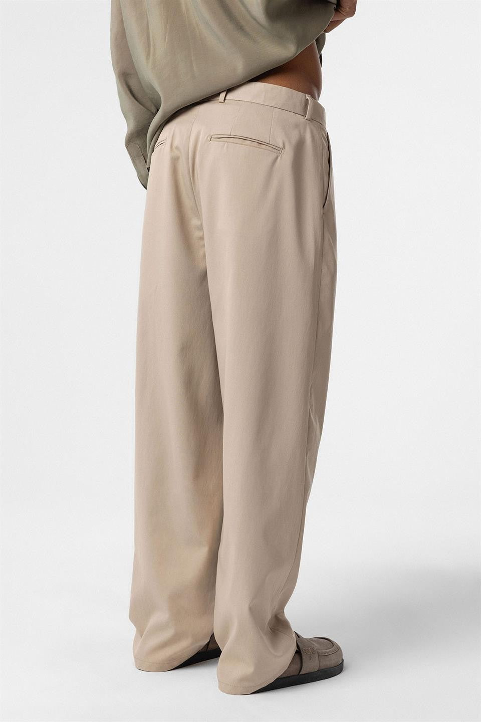 Baggy-Fit Pleated Pants