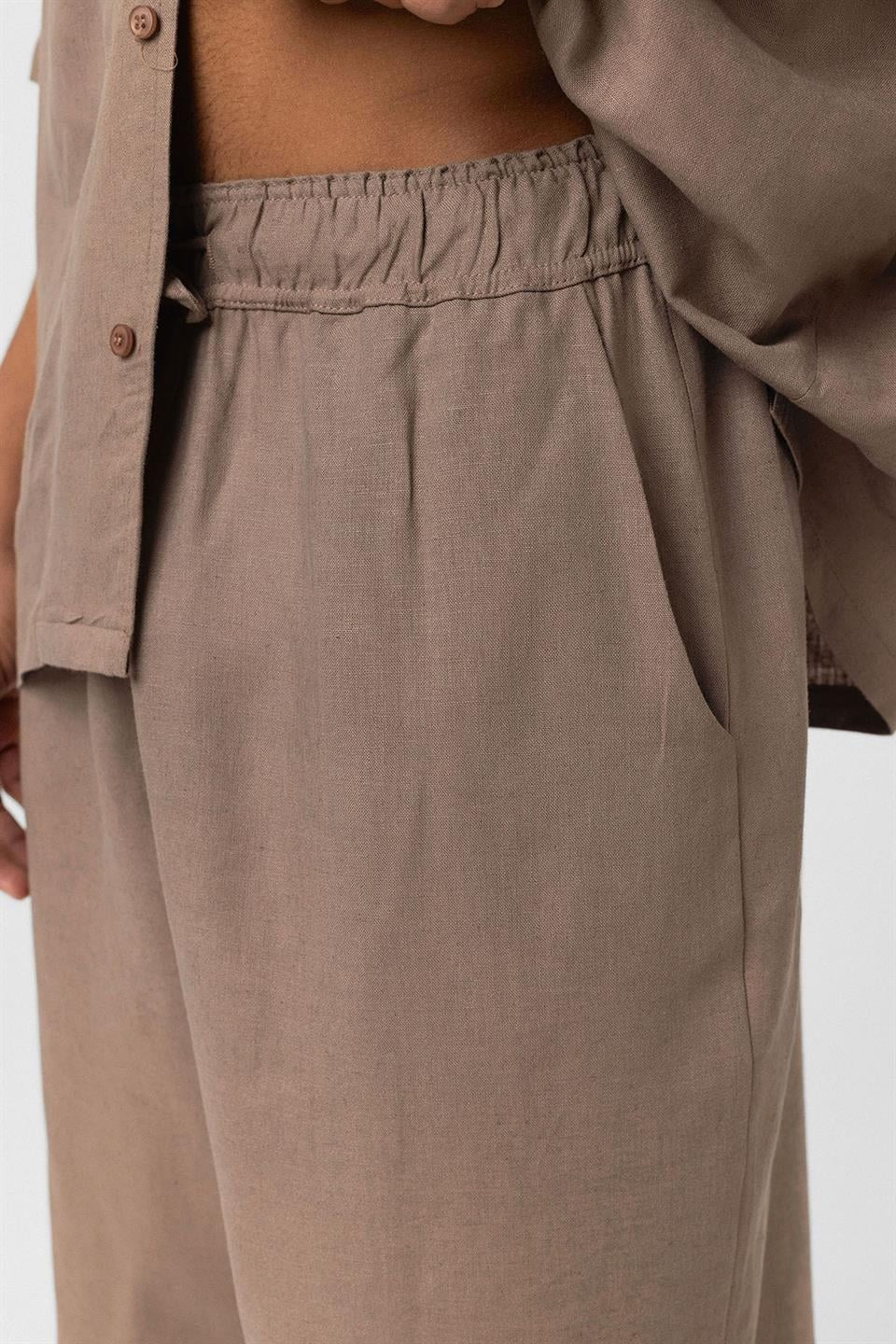 Oversized Double-Pocket Linen Shorts