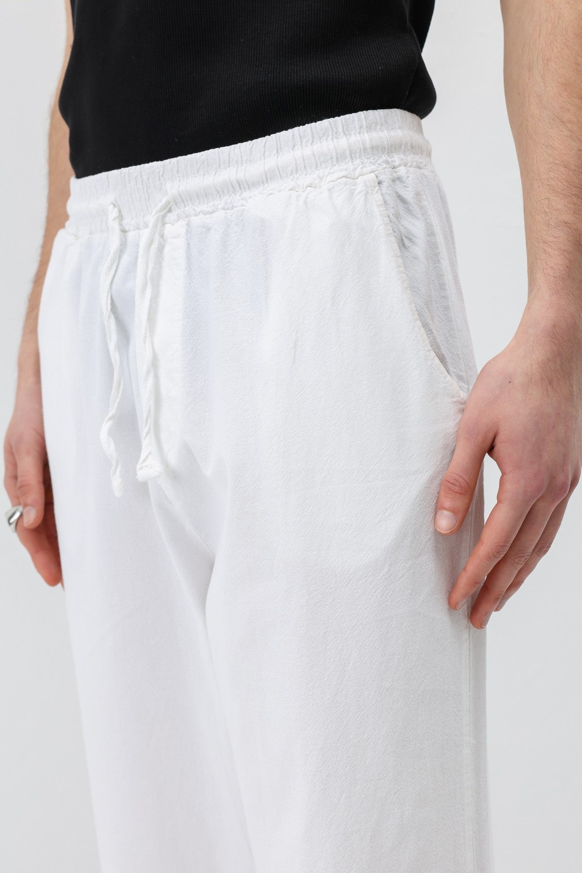 Baggy-Fit Linen Pants with Elastic Waistband