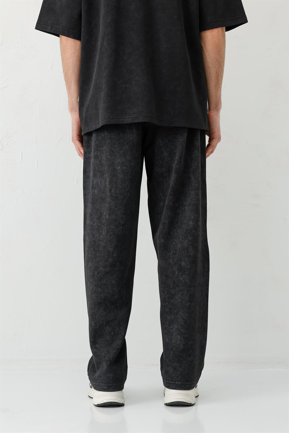 Baggy-Fit Pre-Washed Sweatpants