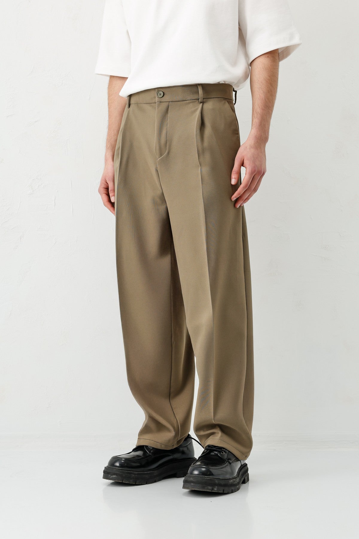 Baggy-Fit Pleated Pants