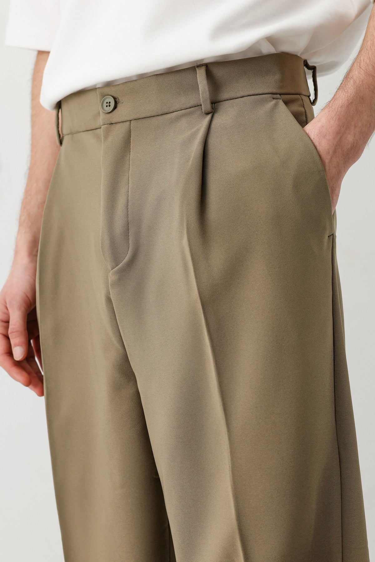 Baggy-Fit Pleated Pants