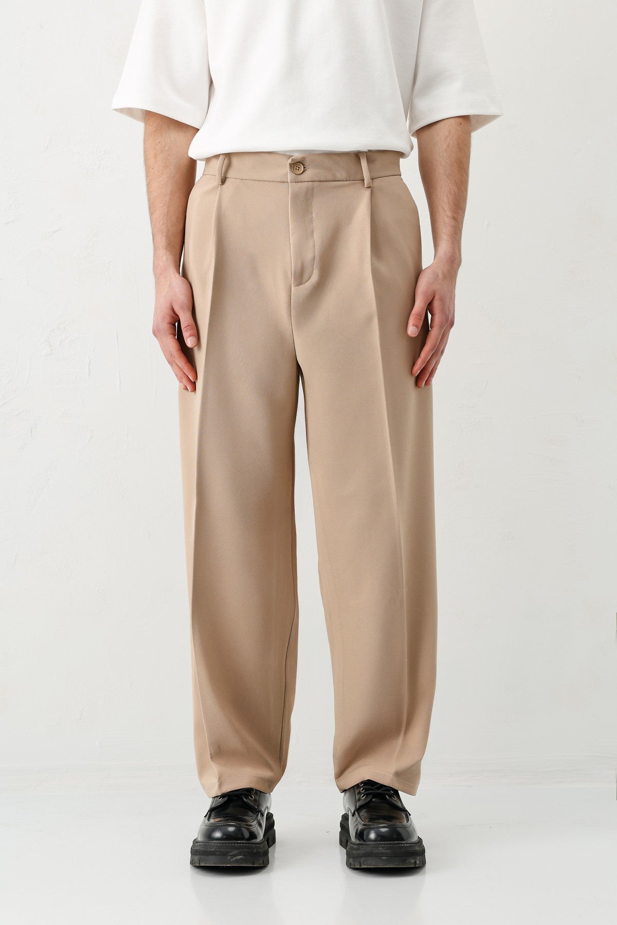 Baggy-Fit Pleated Pants