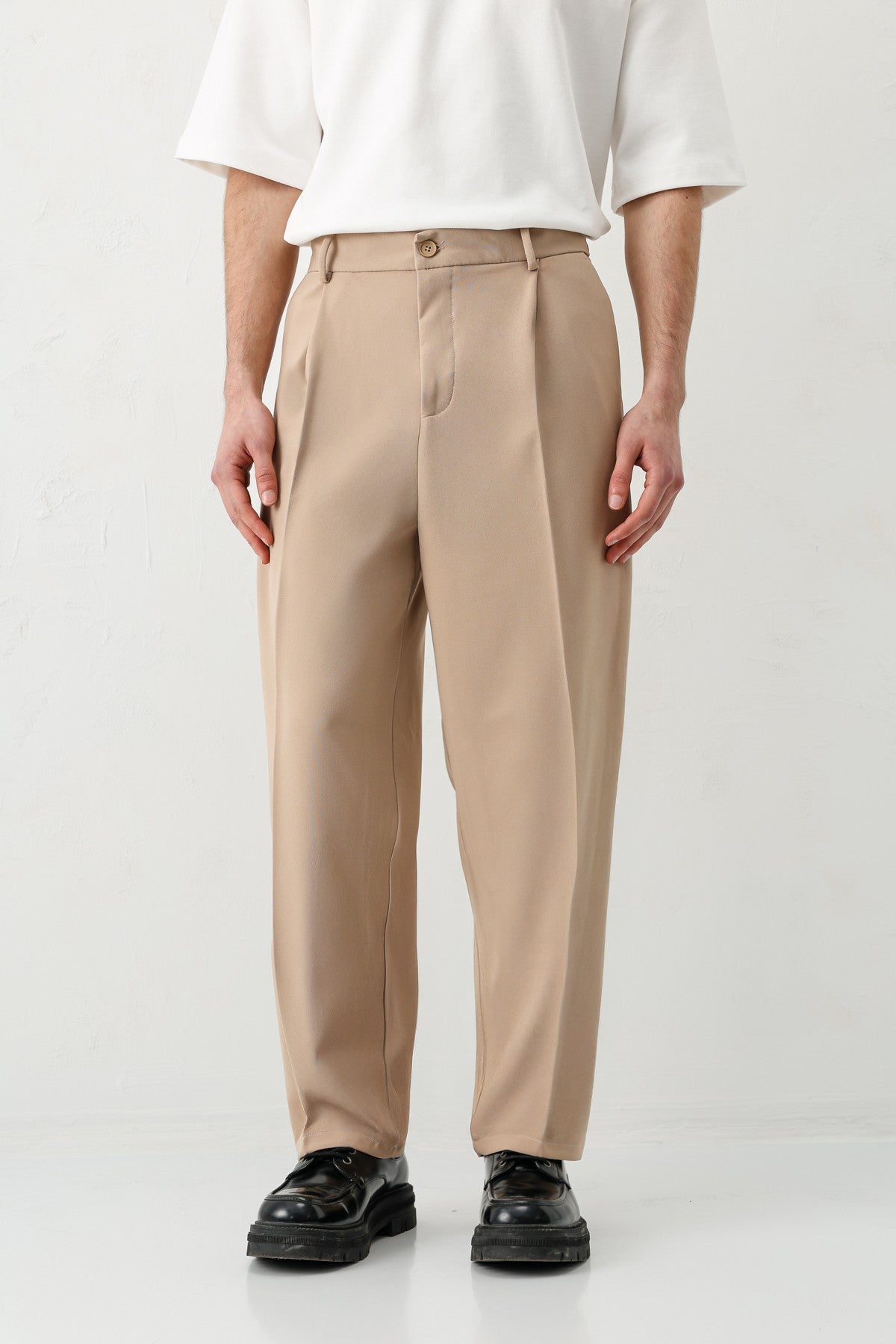Baggy-Fit Pleated Pants