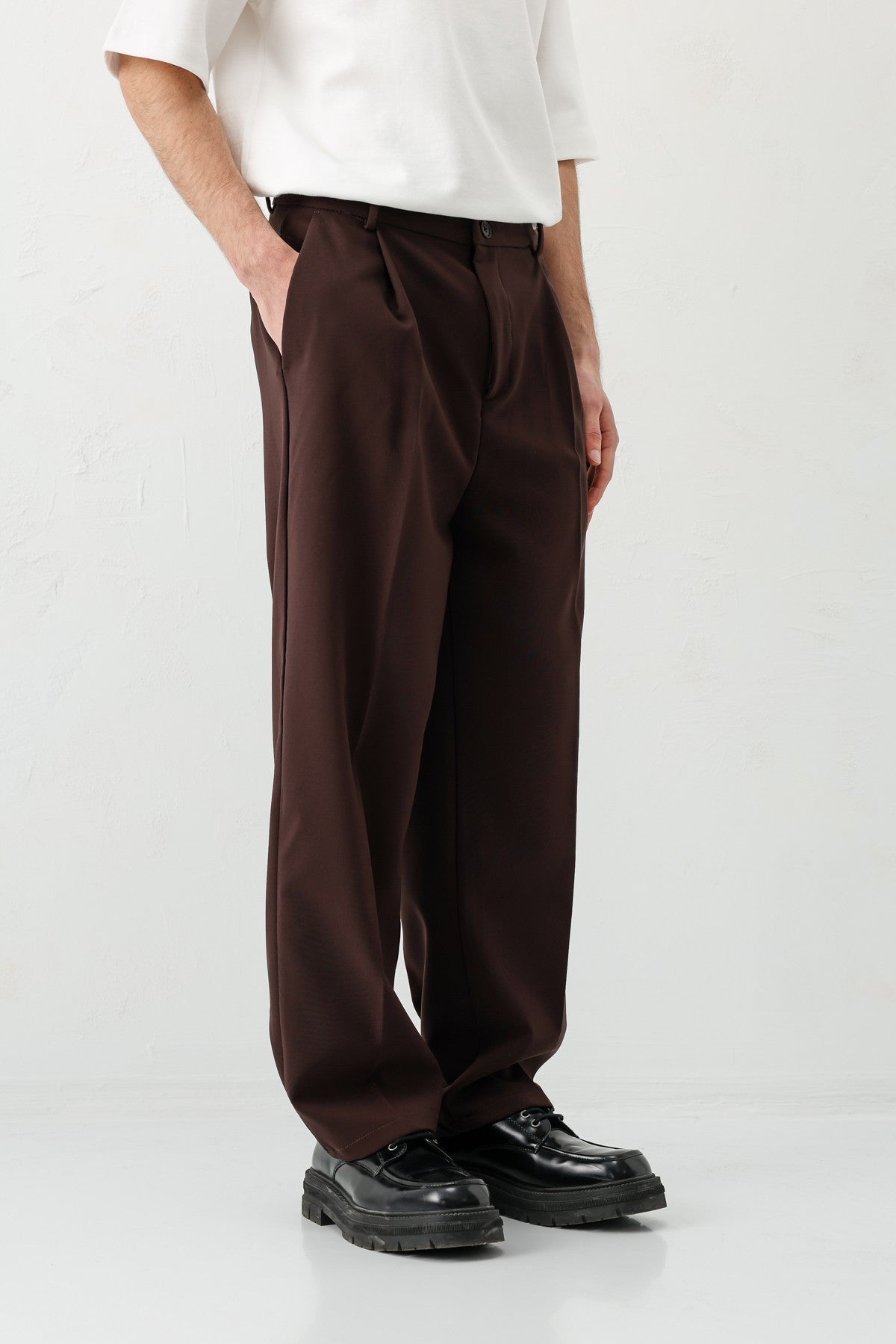 Baggy-Fit Pleated Pants