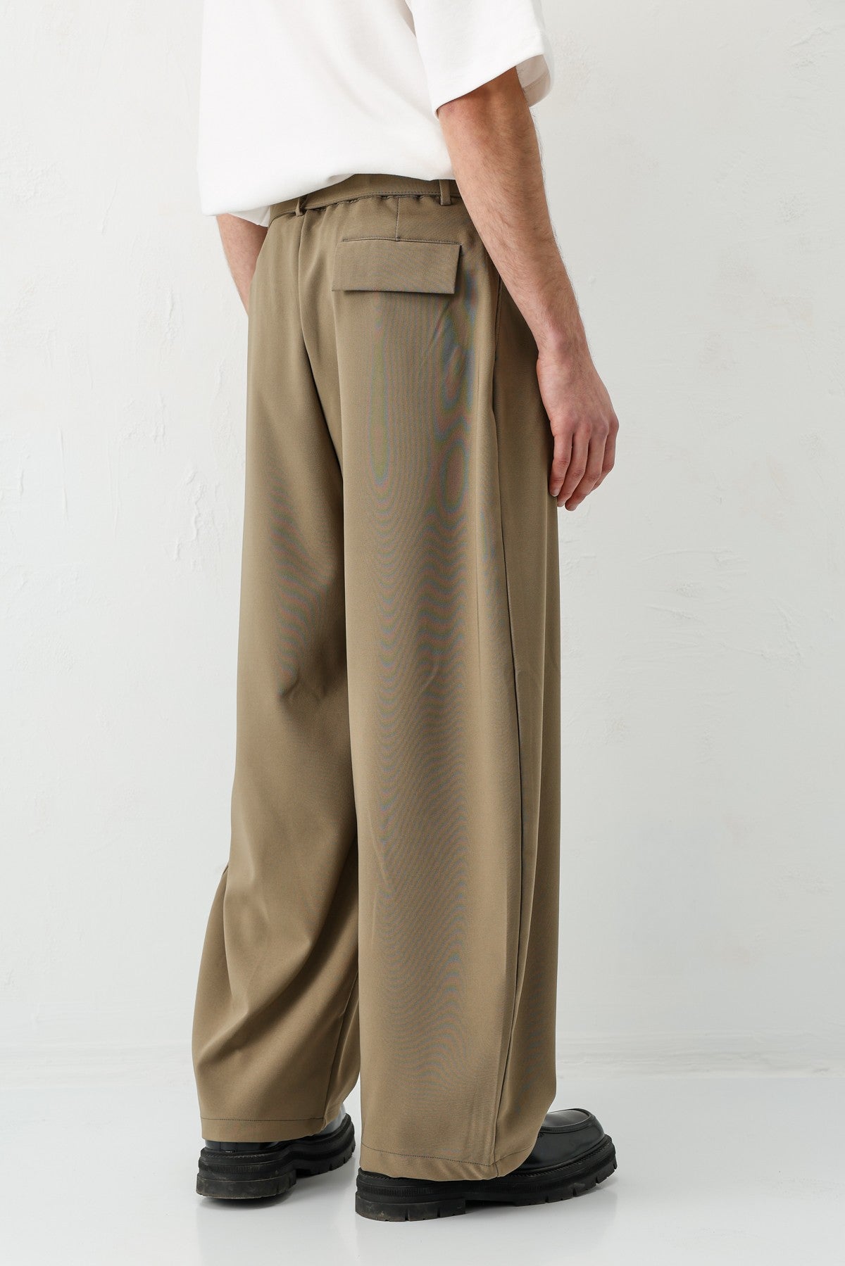 Barrel Fit, Tailored Fit, Belted Pants