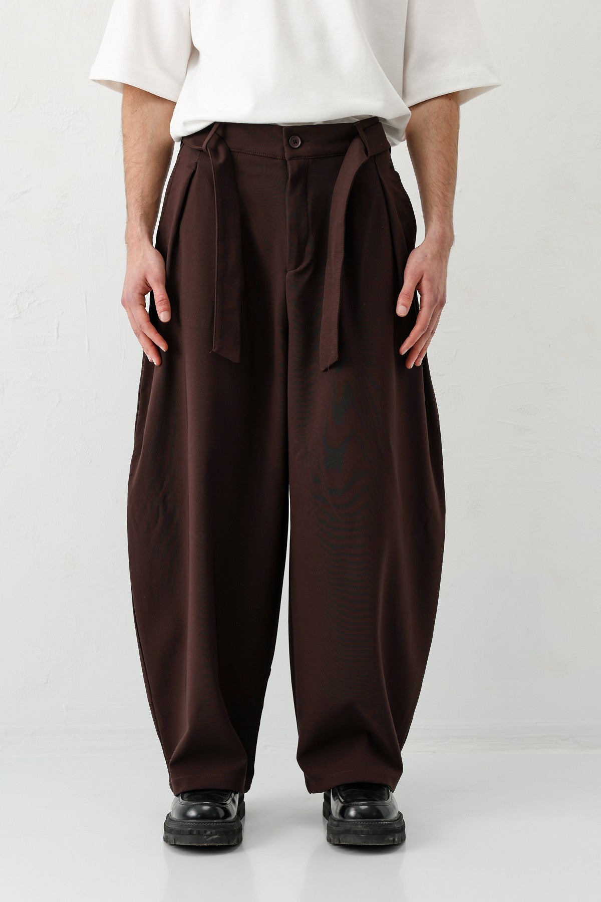 Barrel Fit, Tailored Fit, Belted Pants