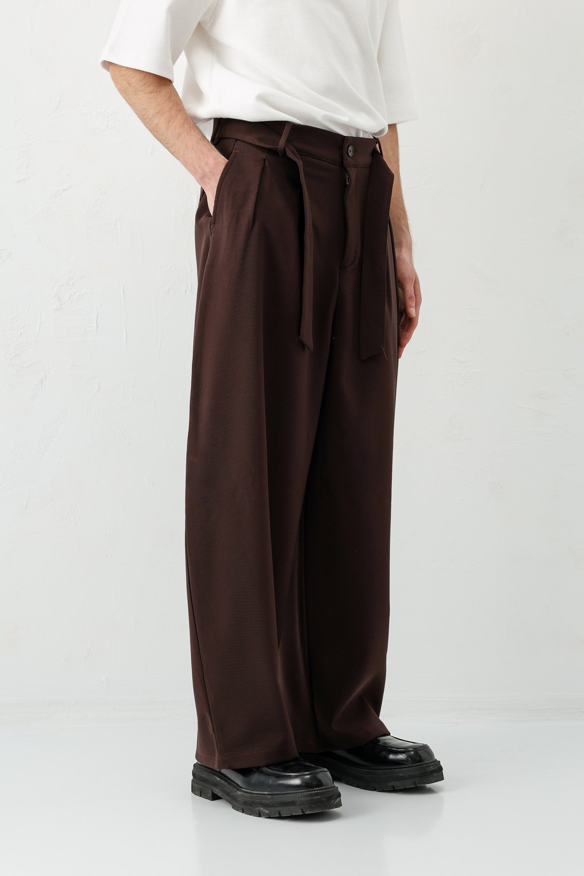 Barrel Fit, Tailored Fit, Belted Pants