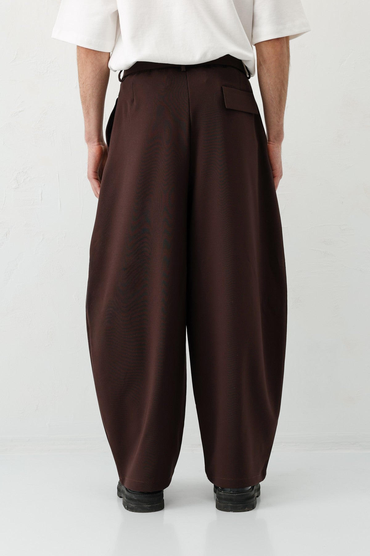 Barrel Fit, Tailored Fit, Belted Pants