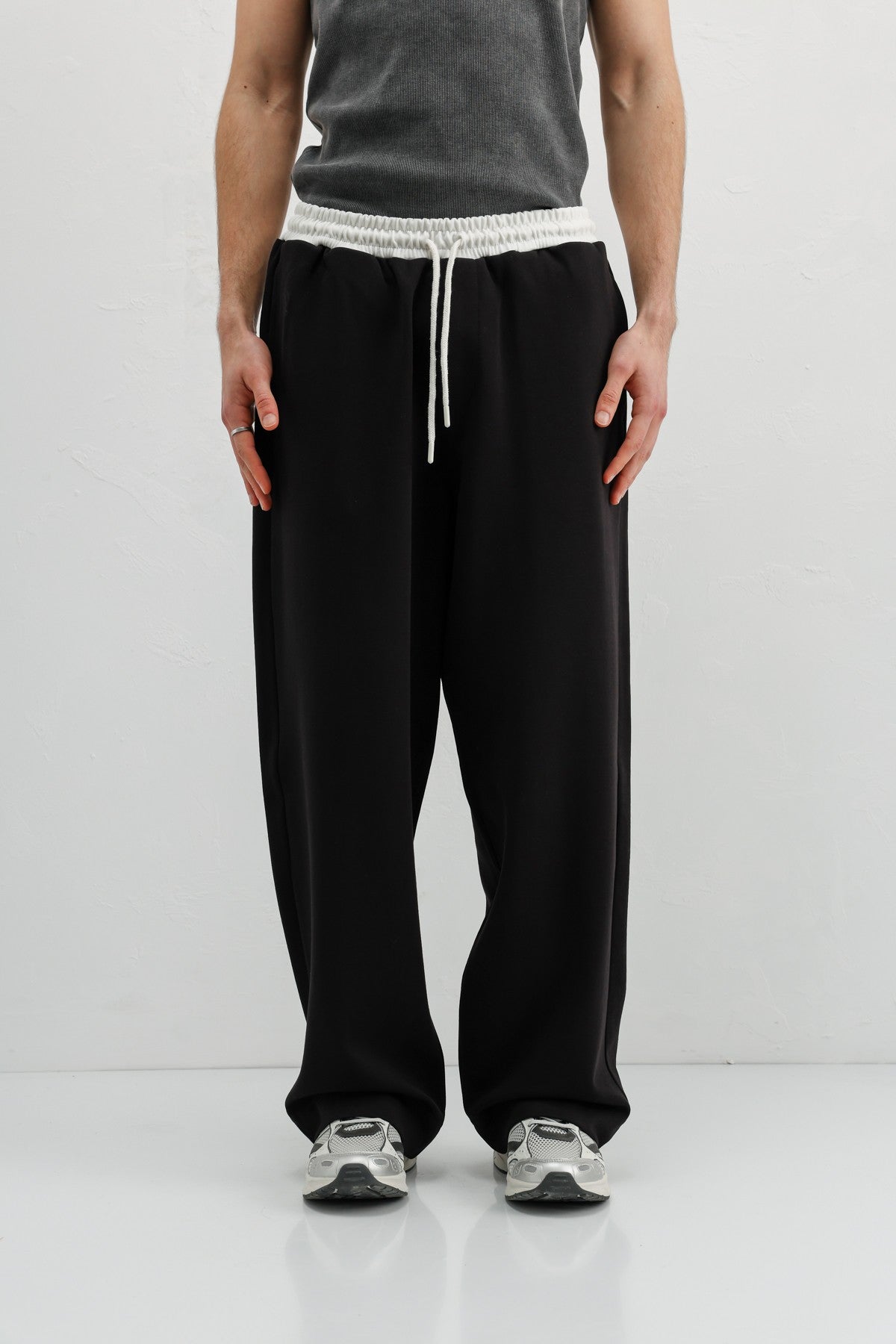 Baggy-Fit Sweatpants V80-41
