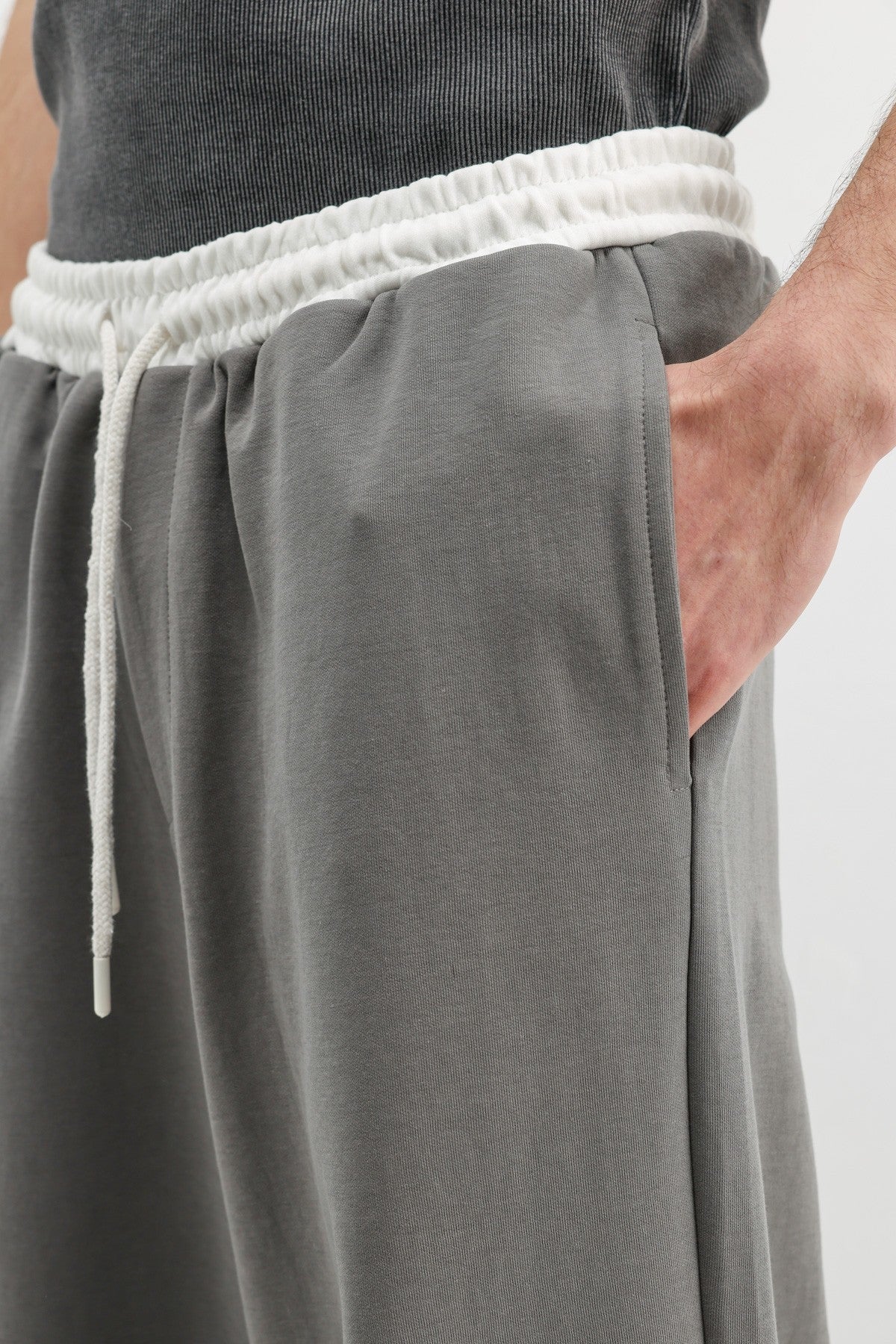 Baggy-Fit Sweatpants V80-41