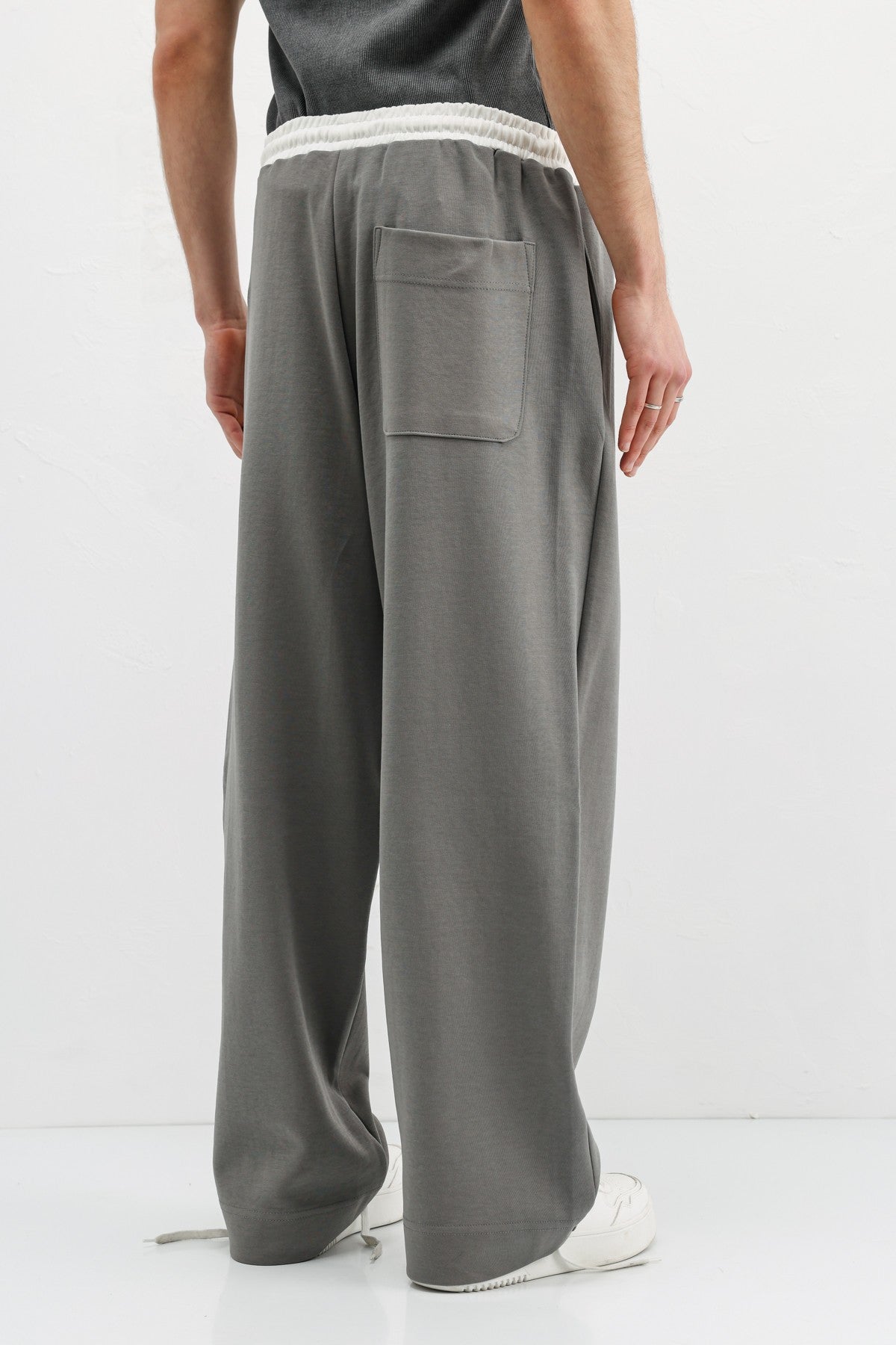 Baggy-Fit Sweatpants V80-41