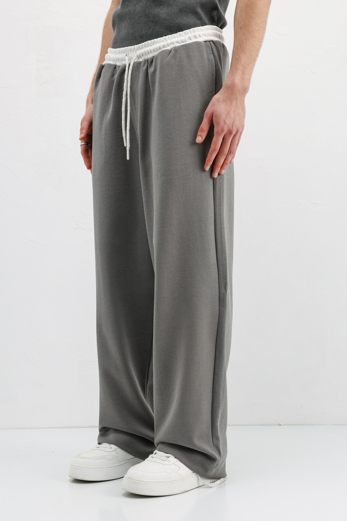 Baggy-Fit Sweatpants V80-41