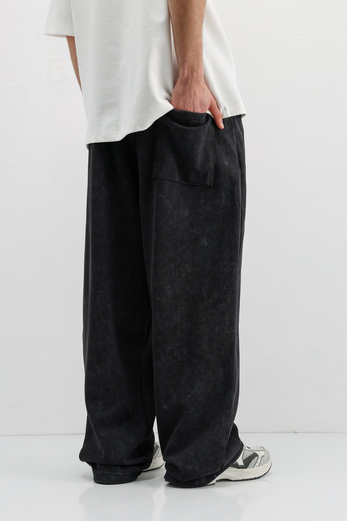 Baggy-Fit Sweatpants V80-43