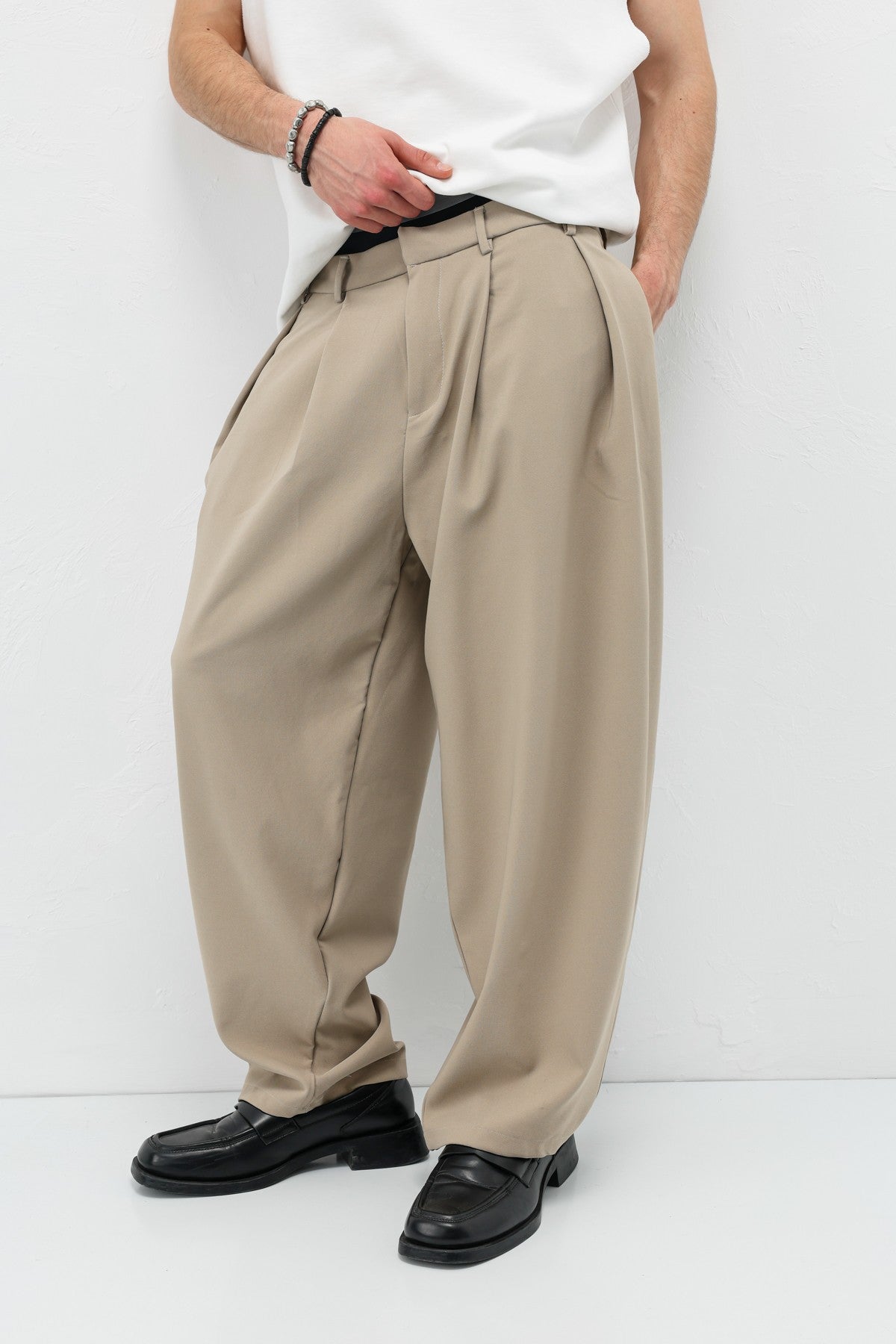 Barrel Fit Tailored Pants