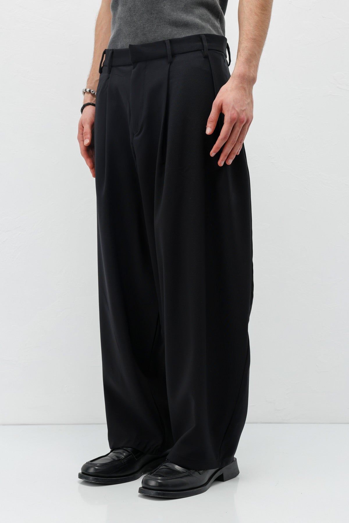 Barrel Fit Tailored Pants