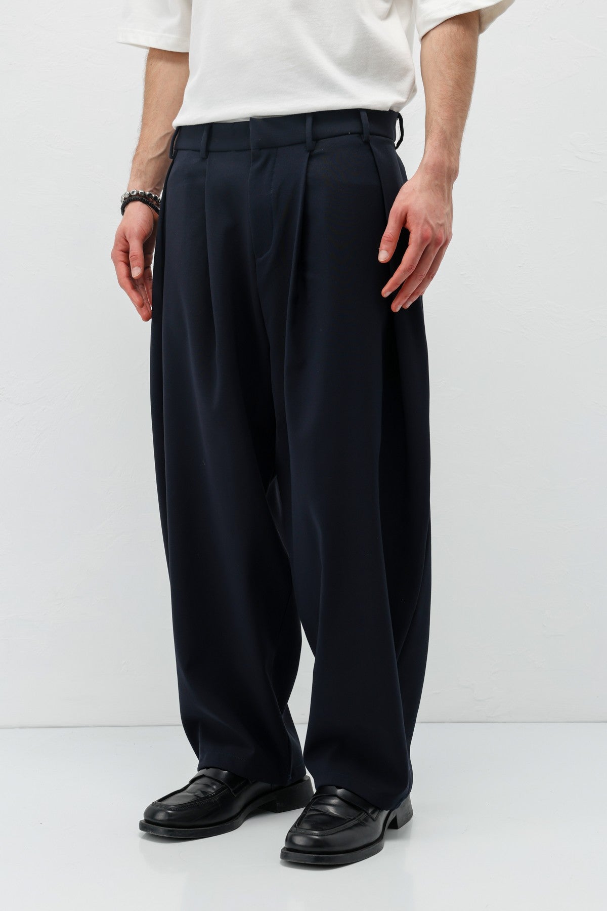 Barrel Fit Tailored Pants