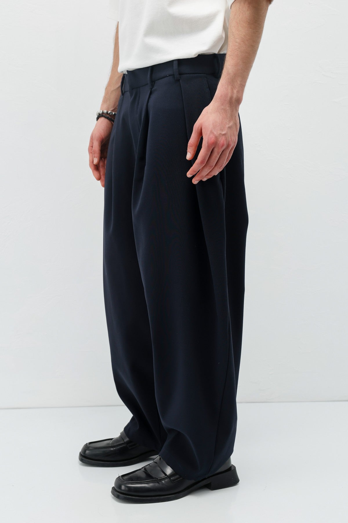 Barrel Fit Tailored Pants