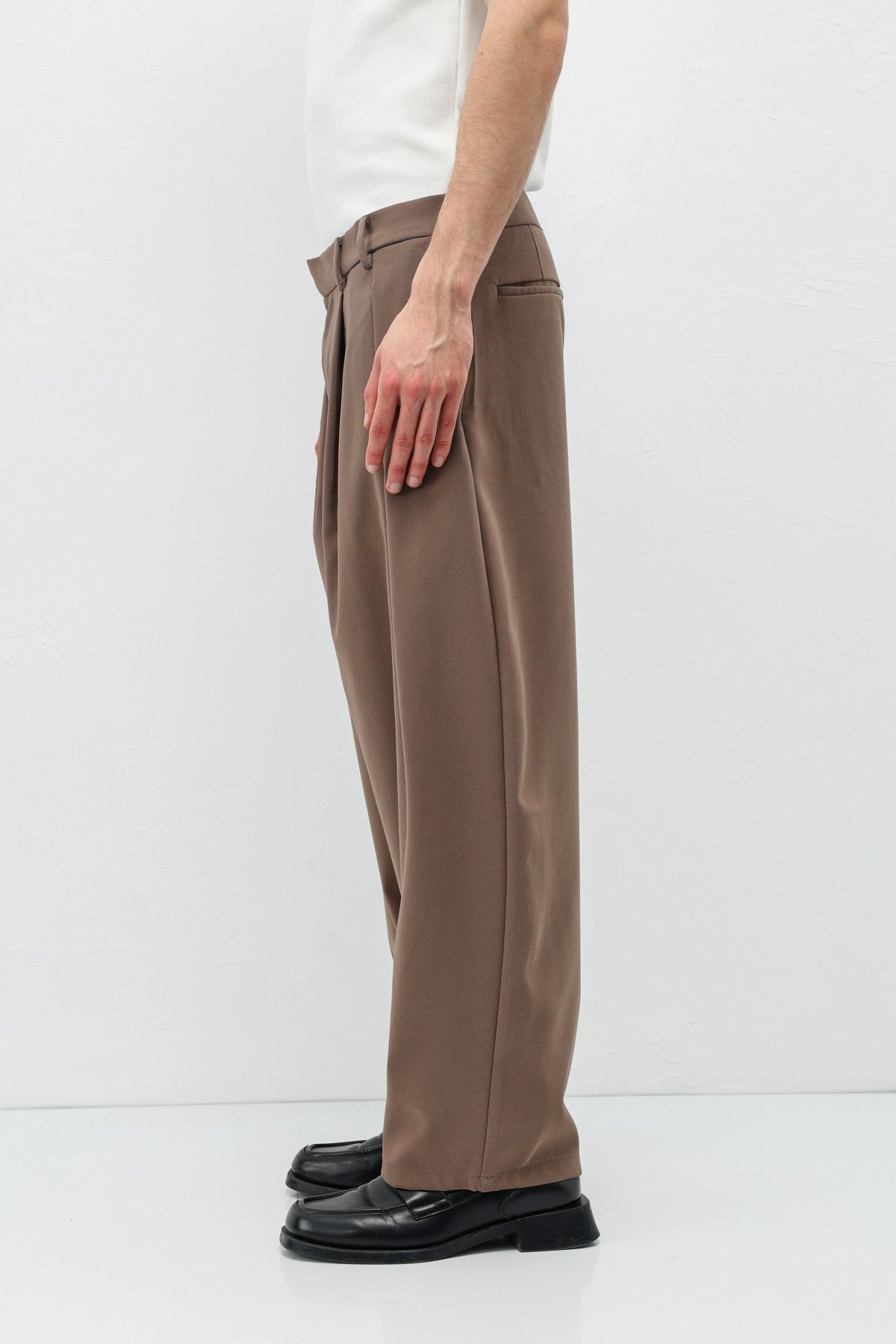 Barrel Fit Tailored Pants
