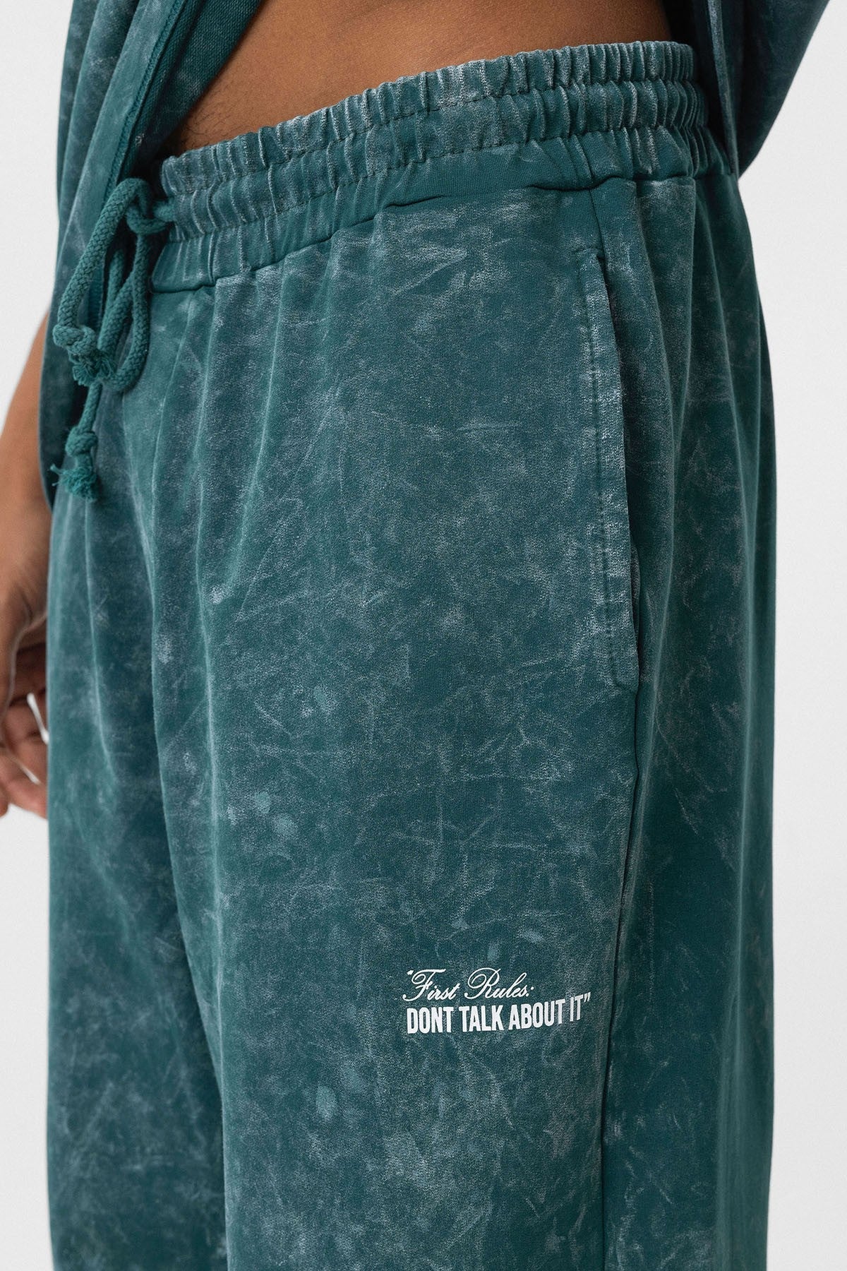 Oversized Sweatsuit Set with Back Print (Washed Look)